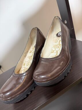 FLY LONDON | Brown Leather Wedges